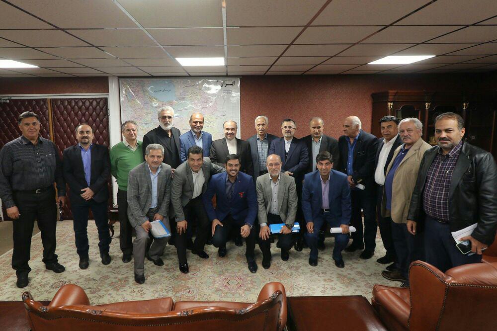 نشست اعضای هیات مدیره کانون مربیان فوتبال ایران با آقای دکتر سلطانی فر در دفتر وزیر مهر ماه 1397